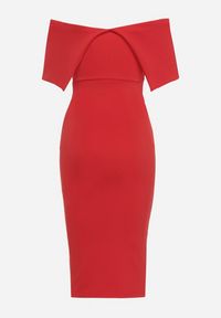Born2be - Czerwona Klasyczna Dopasowana Sukienka z Wywiniętym Dekoltem Luvlia. Okazja: na randkę, na spacer. Kolor: czerwony. Materiał: tkanina. Wzór: gładki. Typ sukienki: proste. Styl: klasyczny #3