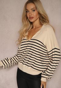 Renee - Beżowy Sweter w Paski Ozdobiony Kołnierzykiem i Wycięciem Irinalies. Kolor: beżowy. Wzór: aplikacja, paski. Sezon: zima