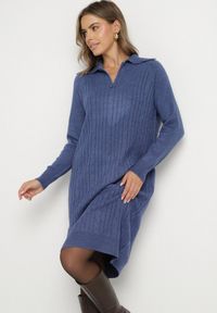 Born2be - Granatowa Sweterkowa Sukienka z Bawełną i Wełną Ozdobiona Kołnierzykiem Otiva. Okazja: na co dzień. Kolor: niebieski. Materiał: wełna, bawełna. Wzór: aplikacja. Typ sukienki: proste. Styl: casual #7
