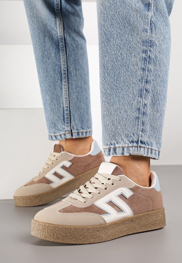 Born2be - Brązowe Sneakersy z Geometrycznym Wzorem Adelnaria. Okazja: na co dzień. Kolor: brązowy. Materiał: jeans. Wzór: geometria