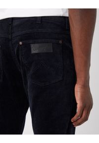 Wrangler - WRANGLER MESKIE SPODNIE SZTRUKSOWE SZTRUKS LARSTON DARK NAVY W18SA2XAE. Materiał: sztruks #4