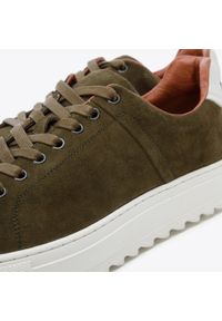 Wittchen - Męskie sneakersy zamszowe na grubej podeszwie zielone. Okazja: na co dzień. Kolor: zielony. Materiał: zamsz, skóra #2