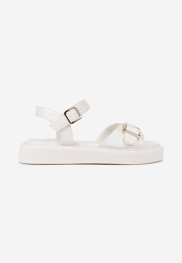 Born2be - Białe Sandały na Platformie z Regulowanymi Paskami z Klamerkami Ulosiela. Okazja: na co dzień. Zapięcie: pasek. Kolor: biały. Materiał: jeans. Wzór: paski. Obcas: na platformie. Styl: klasyczny, elegancki, casual