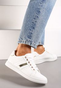 Born2be - Białe Sneakersy Sznurowane z Metalicznymi Wstawkami Vunna. Kolor: biały. Materiał: jeans. Obcas: na obcasie. Wysokość obcasa: niski
