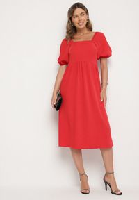 Born2be - Czerwona Rozkloszowana Sukienka z Bufiastymi Rękawami Kolireva. Okazja: na co dzień. Typ kołnierza: dekolt kwadratowy. Kolor: czerwony. Styl: casual, elegancki #7
