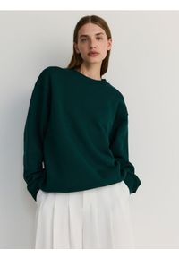 Reserved - Bluza comfort fit z emblematem - ciemnozielony. Kolor: zielony. Materiał: bawełna, dzianina #1