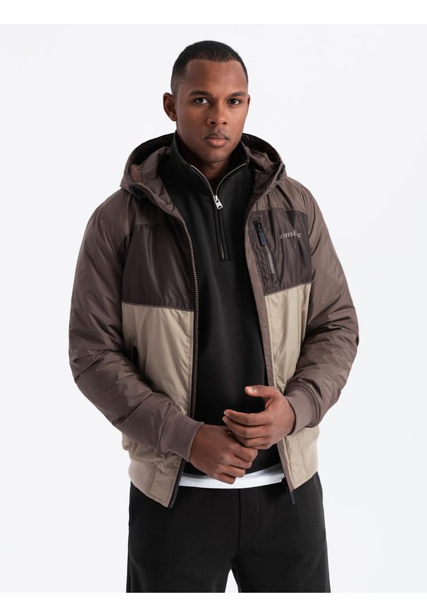 Ombre Clothing - Lekka kolorowa męska sportowa kurtka z polarem – beżowo-ciemnobrązowa V19 - Rozmiar: XL. Typ kołnierza: kołnierzyk stójkowy. Kolor: beżowy. Materiał: polar. Wzór: kolorowy. Styl: sportowy