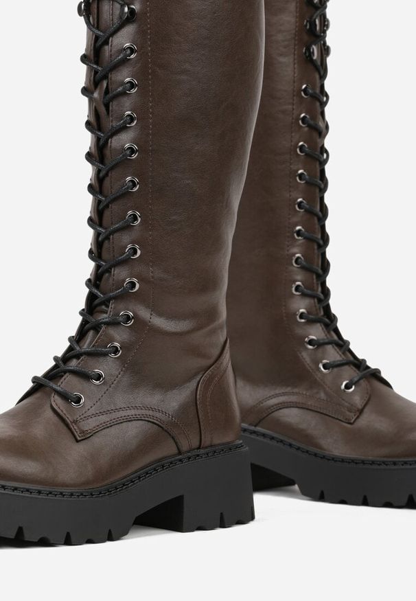 Born2be - Brązowe Kozaki Grunge VICES w Stylu Workerów Uniama. Kolor: brązowy. Materiał: dzianina, jeans. Styl: elegancki, klasyczny