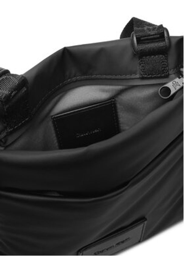 Calvin Klein Saszetka Puffer Utility Flatpack LV04D3224G Czarny. Kolor: czarny. Materiał: materiał