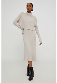 Answear Lab sukienka i sweter kolor beżowy mini prosta. Okazja: na co dzień. Kolor: beżowy. Materiał: dzianina, prążkowany. Typ sukienki: proste. Styl: wakacyjny. Długość: mini #1