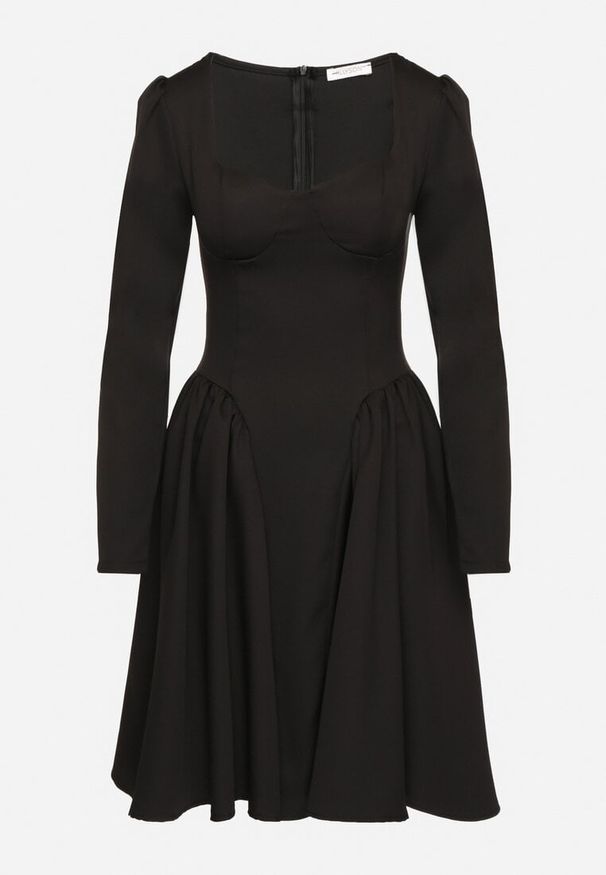 Born2be - Czarna Rozkloszowana Sukienka z Usztywnianymi Miseczkami Tillimara. Kolor: czarny. Typ sukienki: dopasowane