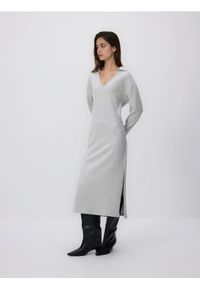 Reserved - Dzianinowa sukienka z wiskozą - jasnoszary. Kolor: szary. Materiał: wiskoza, dzianina. Typ sukienki: proste