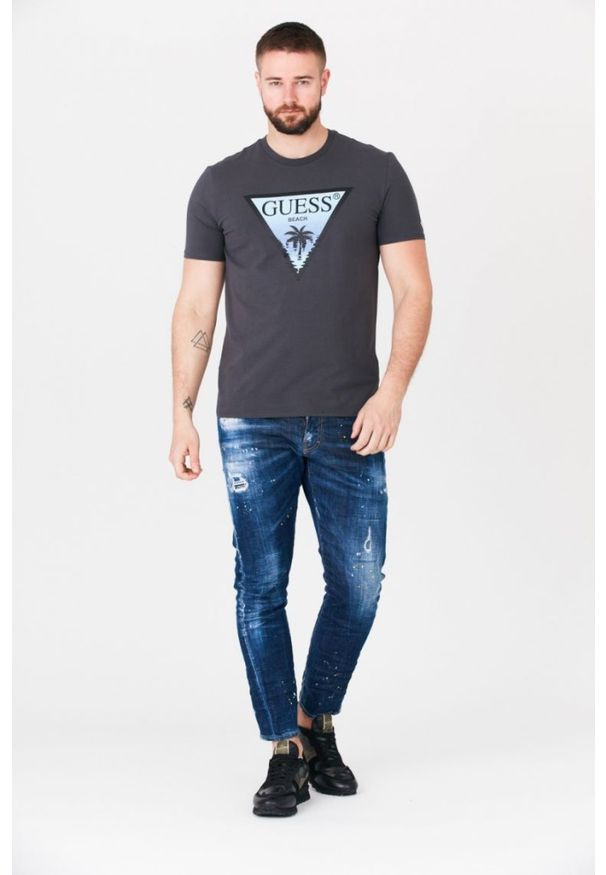 Guess - GUESS Grafitowy t-shirt męski z logo z palmą, Rozmiar M. Kolor: szary. Wzór: nadruk