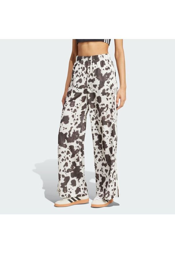 Adidas - adidas Spodnie dresowe Satin KA2668 Brązowy Wide Leg. Kolor: brązowy. Materiał: syntetyk