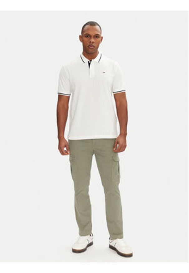 Tommy Jeans Polo DM0DM20745 Biały Regular Fit. Typ kołnierza: polo. Kolor: biały. Materiał: bawełna