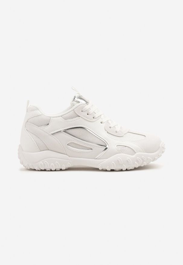 Born2be - Białe Sneakersy z Ozdobnym Tłoczeniem Pilliana. Okazja: na co dzień. Nosek buta: okrągły. Kolor: biały. Materiał: jeans. Wzór: aplikacja. Obcas: na platformie