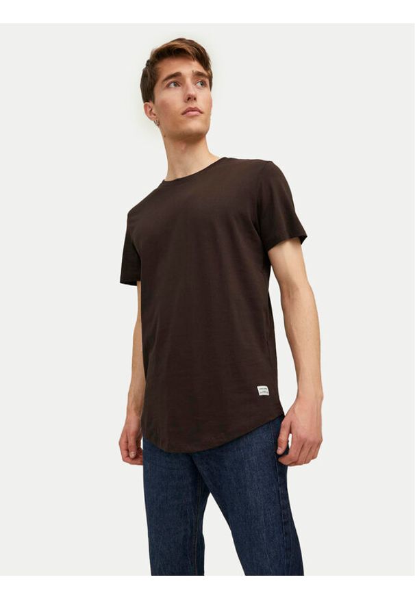 Jack & Jones - Jack&Jones T-Shirt Jjenoa 12113648 Brązowy Long Line Fit. Kolor: brązowy. Materiał: bawełna