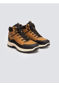 Big-Star - Buty męskie trekkingowe brązowe SS174047 802. Okazja: na co dzień. Nosek buta: okrągły. Kolor: brązowy. Materiał: syntetyk, skóra. Sezon: zima, jesień. Sport: turystyka piesza