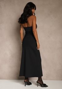Renee - Czarna Wieczorowa Sukienka Halter z Odkrytymi Plecami Sewsara. Typ kołnierza: dekolt halter. Kolor: czarny. Styl: wizytowy #3