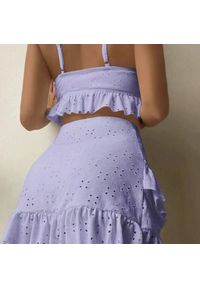 Intica - Strój dwuczęściowy z falbankami na lato i plażę Mayda. Kolor: fioletowy. Materiał: materiał. Wzór: aplikacja #2