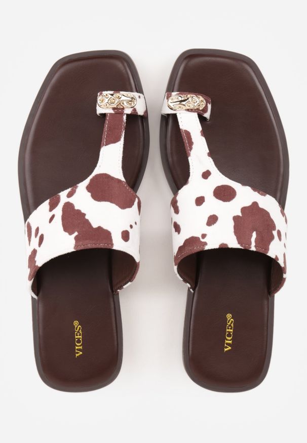 Renee - Brązowe w krowie łaty Klapki VICES w Typie Japonek z Ozdobą na Dużym Palcu Ettelhe. Okazja: na co dzień. Kolor: brązowy. Materiał: jeans. Wzór: aplikacja. Sezon: lato. Styl: casual