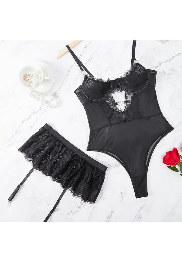 Intica - Body z koronką idealne na specjalne okazje Youngmi. Kolor: czarny. Materiał: koronka. Wzór: koronka