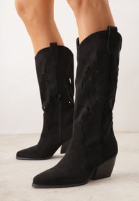 Born2be - Czarne Kozaki Kowbojki na Stożkowym Obcasie z Ażurową Cholewką Tidanna. Okazja: na co dzień, na randkę. Kolor: czarny. Szerokość cholewki: normalna. Wzór: ażurowy. Materiał: zamsz, jeans. Sezon: lato. Obcas: na obcasie. Styl: casual, klasyczny. Wysokość obcasa: średni #4