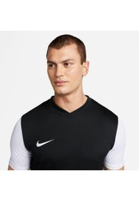 Koszulka treningowa męska Nike Drifit Tiempo Premier 2. Kolor: biały, wielokolorowy. Długość rękawa: krótki rękaw. Długość: krótkie