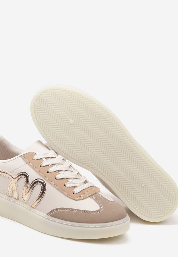 Renee - Ciemnobeżowe Sneakersy Klasyczne Tenisówki z Abstrakcyjną Aplikacją Ailinne. Okazja: na co dzień. Nosek buta: okrągły. Kolor: beżowy. Materiał: jeans. Wzór: aplikacja