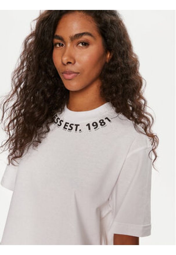 Guess T-Shirt W4YI14 JA914 Biały Regular Fit. Kolor: biały. Materiał: bawełna