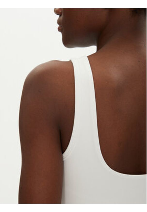 Under Armour Top Motion 6007656 Biały Slim Fit. Kolor: biały. Materiał: syntetyk