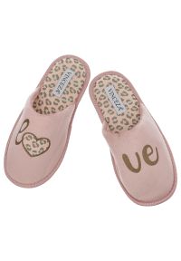 Różowe Kapcie Vinceza Domowe Obuwie Damskie. Okazja: do domu. Nosek buta: otwarty. Kolor: różowy. Materiał: skóra, materiał. Wzór: nadruk, aplikacja, motyw zwierzęcy #8