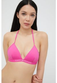 TOMMY HILFIGER - Tommy Hilfiger biustonosz kąpielowy kolor fioletowy lekko usztywniona miseczka. Kolor: fioletowy. Materiał: materiał, włókno. Wzór: nadruk