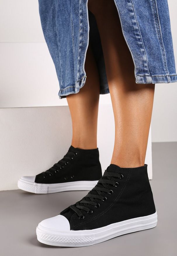Renee - Czarne Trampki z Wysoką Cholewką i Sznurowaniami Relagia. Wysokość cholewki: przed kolano. Kolor: czarny. Materiał: jeans. Szerokość cholewki: normalna. Styl: elegancki