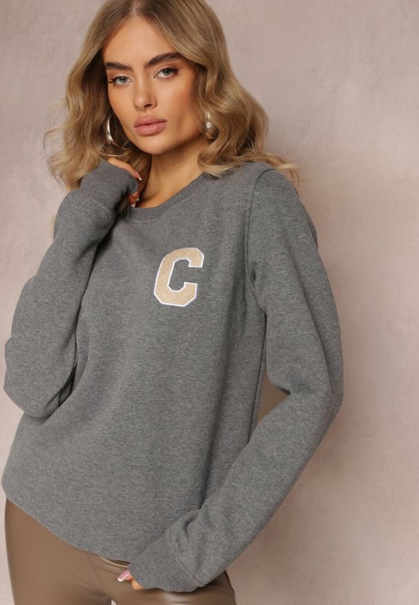 Renee - Szara Bluza z Naszywką o Fasonie Zakładanym Przez Głowę Esemia. Kolor: szary. Materiał: tkanina, polar, dzianina. Wzór: aplikacja