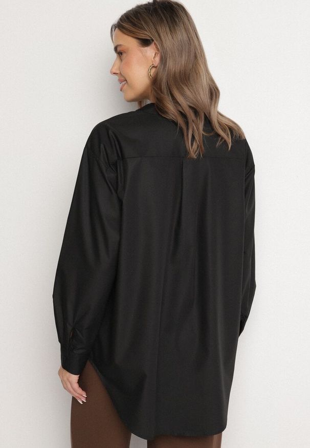 Born2be - Czarna Koszula z Bawełną i Wiskozą Ozdobiona Aplikacjami Morbia. Okazja: na co dzień. Kolor: czarny. Materiał: wiskoza, bawełna. Długość: długie. Wzór: aplikacja. Styl: casual, klasyczny