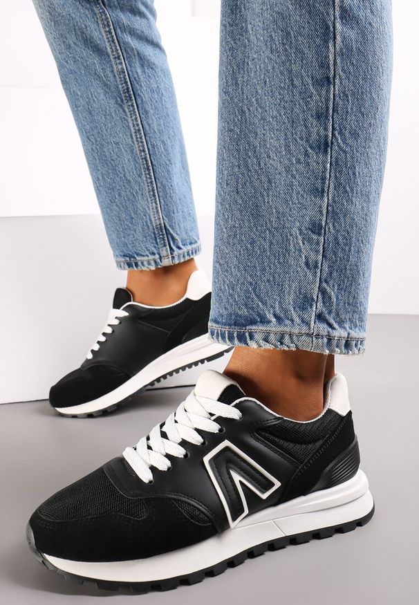 Renee - Czarne Sneakersy przed Kostkę z Protektorem Sabines. Okazja: na co dzień. Wysokość cholewki: przed kostkę. Kolor: czarny