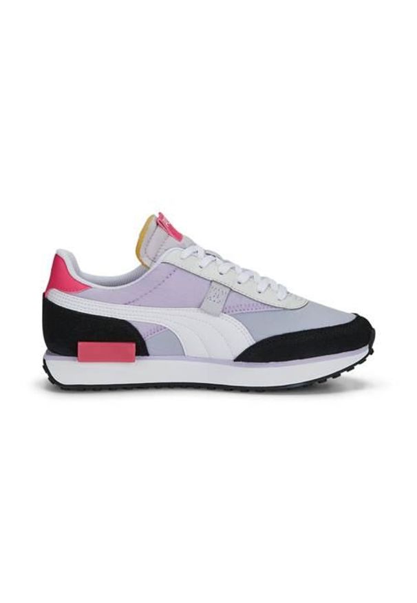 Buty do chodzenia damskie Puma Future Rider Play ON. Zapięcie: sznurówki. Kolor: fioletowy, wielokolorowy. Materiał: guma, syntetyk, materiał. Szerokość cholewki: normalna. Sport: turystyka piesza