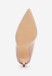 Born2be - Ciemnobeżowe Lakierowane Klasyczne Szpilki Rorita. Okazja: do pracy, na co dzień, na spotkanie biznesowe. Kolor: beżowy. Materiał: lakier. Obcas: na szpilce. Styl: klasyczny #5