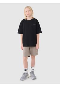 4f - 4F T-shirt oversize z napisem chłopięcy - czarny 140 (9-10 lat). Okazja: na co dzień. Kolor: czarny. Materiał: dzianina, bawełna, jersey. Długość rękawa: krótki rękaw. Długość: krótkie. Wzór: napisy. Sezon: lato. Styl: klasyczny, sportowy, casual