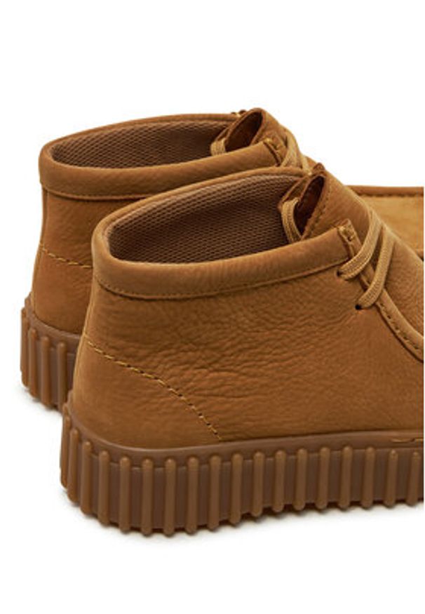 Clarks Trzewiki Torhill Moss 26179359 Brązowy. Kolor: brązowy. Materiał: nubuk, skóra