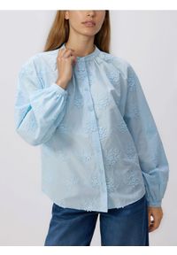 Reserved - Koszula z haftowanym wzorem - jasnoniebieski. Kolor: niebieski. Materiał: bawełna. Wzór: haft