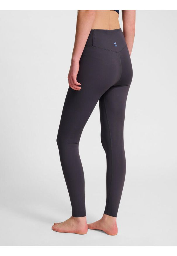 Damskie legginsy z wysokim stanem Hummel Wrap. Stan: podwyższony. Kolor: szary, wielokolorowy, brązowy, czarny. Sport: fitness, joga i pilates