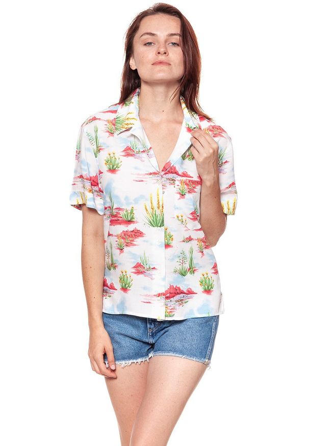 Wrangler - KOSZULA WRANGLER CUBAN SHIRT WHITE W5247SE12 112129389. Materiał: wiskoza. Długość rękawa: krótki rękaw. Długość: krótkie. Wzór: nadruk