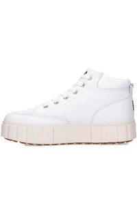 Buty do chodzenia damskie Fila Sandblast L Mid. Zapięcie: sznurówki. Kolor: biały. Materiał: skóra, materiał, tkanina, guma, syntetyk. Szerokość cholewki: normalna. Sport: turystyka piesza