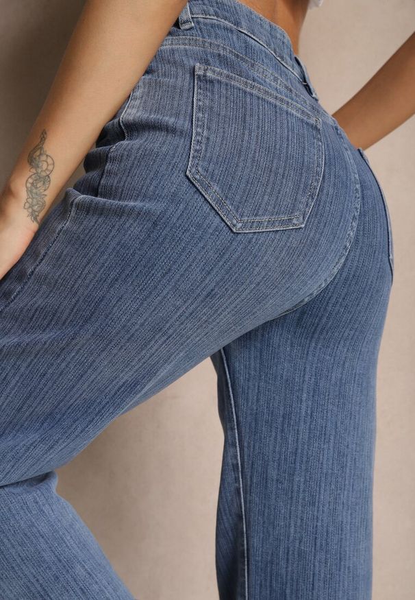 Renee - Niebieskie Jeansy High Waist Delikatnie Prążkowane o Szerokim Kroju Ulanissa. Okazja: na co dzień. Stan: podwyższony. Kolor: niebieski. Styl: casual, elegancki