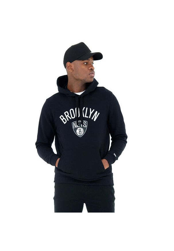 New Era - Bluza z kapturem Brooklyn Nets. Typ kołnierza: kaptur. Kolor: czarny, wielokolorowy, biały