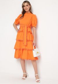 Born2be - Pomarańczowa Sukienka Thellis. Kolor: pomarańczowy. Materiał: tkanina, materiał, koronka. Długość rękawa: krótki rękaw. Wzór: gładki. Styl: elegancki. Długość: midi