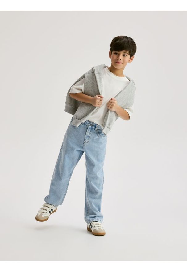 Reserved - Jeansy straight - niebieski. Kolor: niebieski