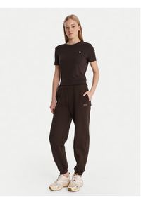 Guess T-Shirt V6RI17 KD741 Brązowy Regular Fit. Kolor: brązowy. Materiał: bawełna #4